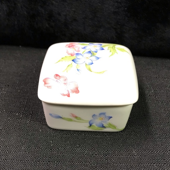 Small Limoges Trinket Box - Picture 4 of 5